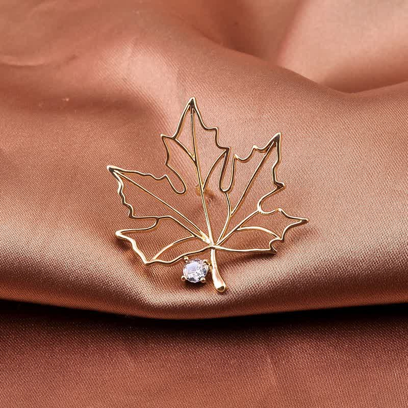 Broche de hoja de arce dorada otoñal para mujer