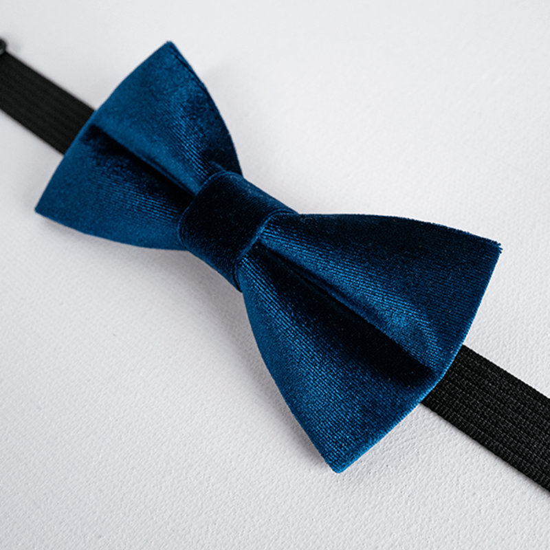 Pajarita de terciopelo de color liso azul de Prusia para hombre