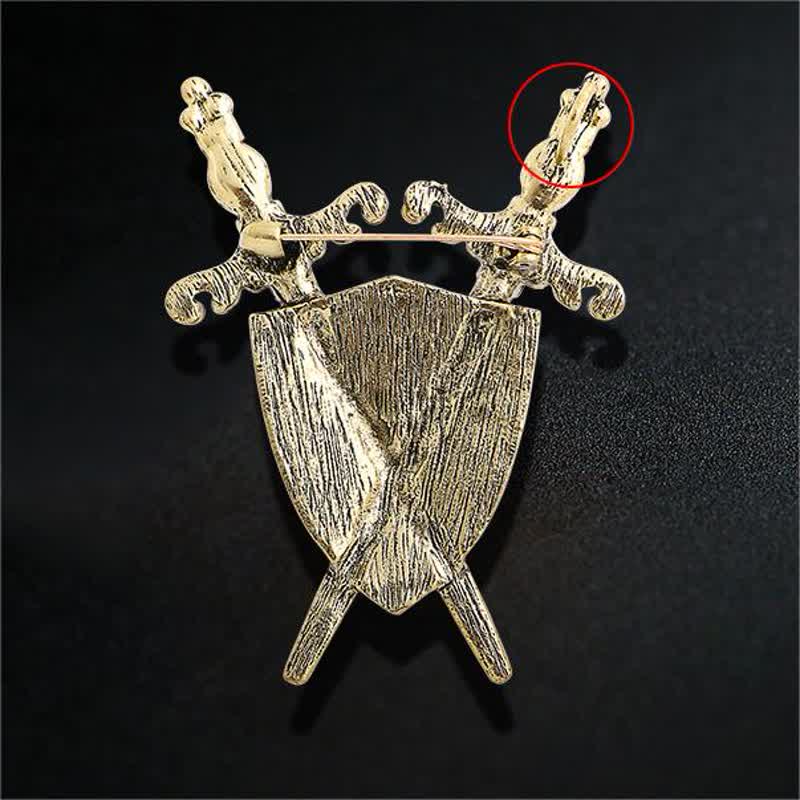 Broche de espada y escudo de guerrero para hombre