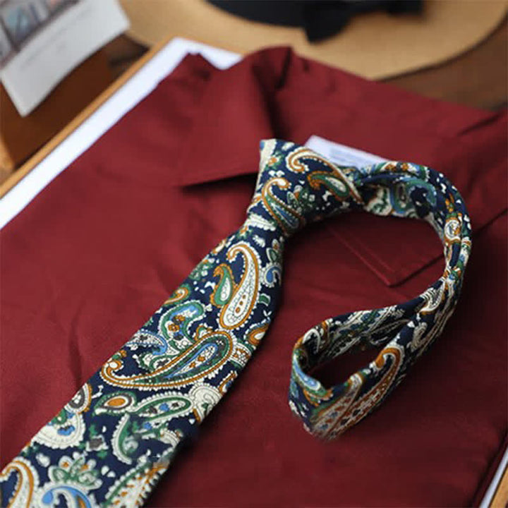 Corbata clásica con estampado paisley vivaz para hombre