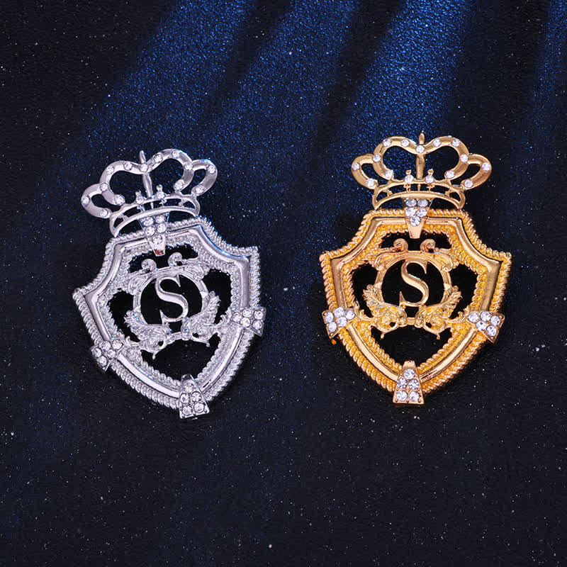 Broche de corona con letras reales inglesas para hombre