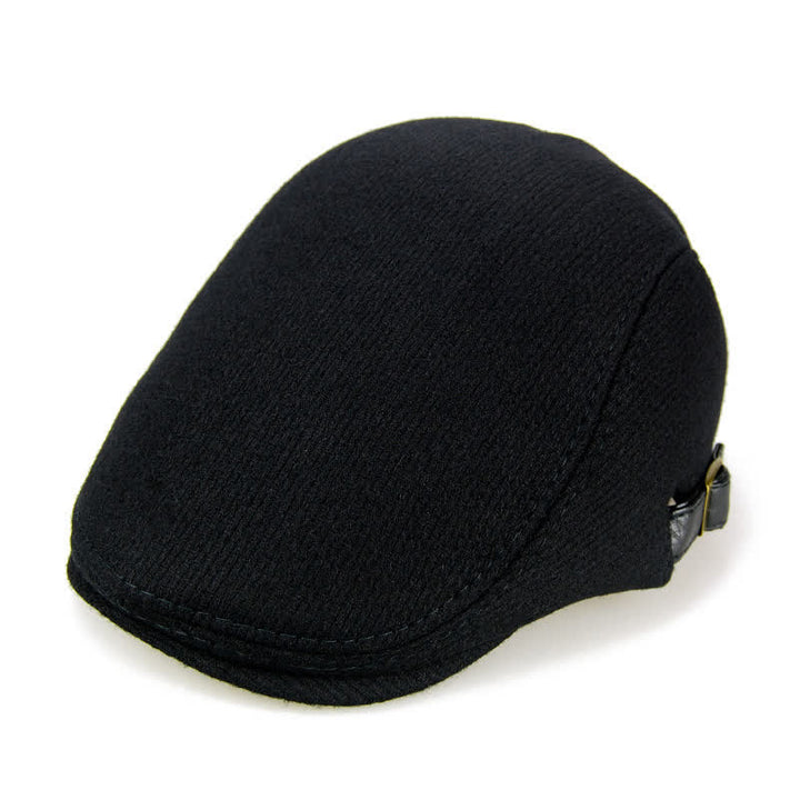 Boina plana con hebilla ajustable de cuero
