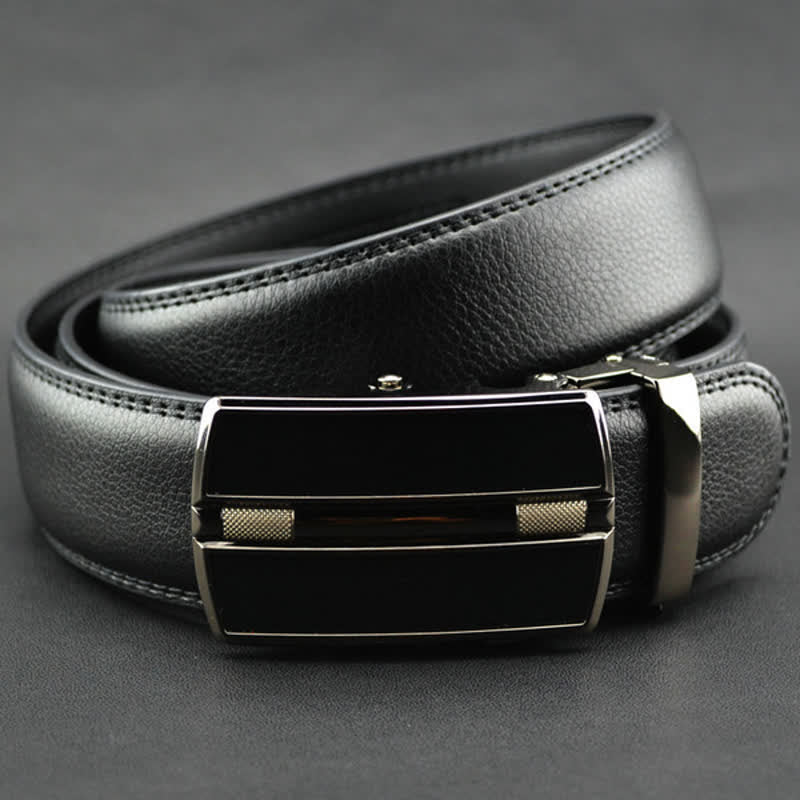 Cinturón de cuero con hebilla automática hueca simple para hombre
