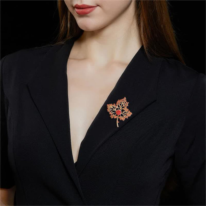 Broche elegante de arce otoñal para mujer