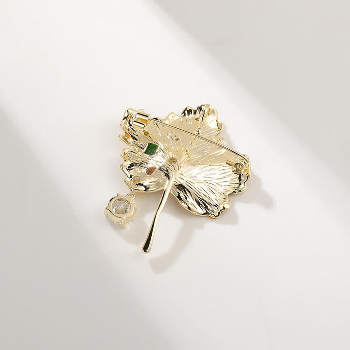 Broche de hoja de arce dorada para mujer