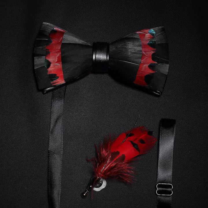 Pajarita con plumas de cisne negras y rojas y broche de solapa