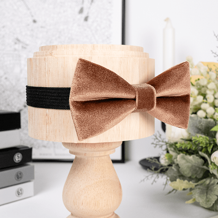Pajarita de terciopelo color marrón caramelo para hombre