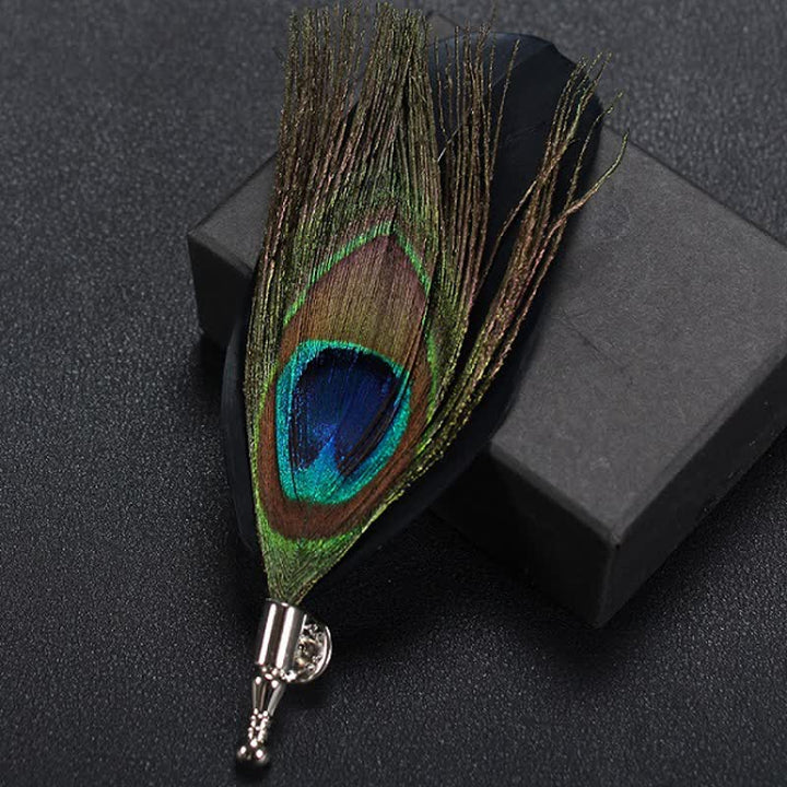Broche de plumas naturales para ojal de boda.