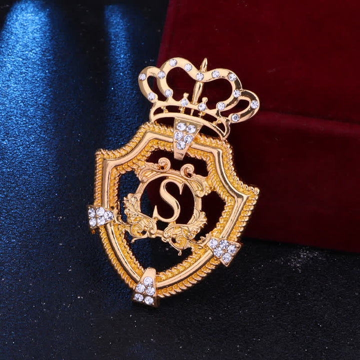 Broche de corona con letras reales inglesas para hombre