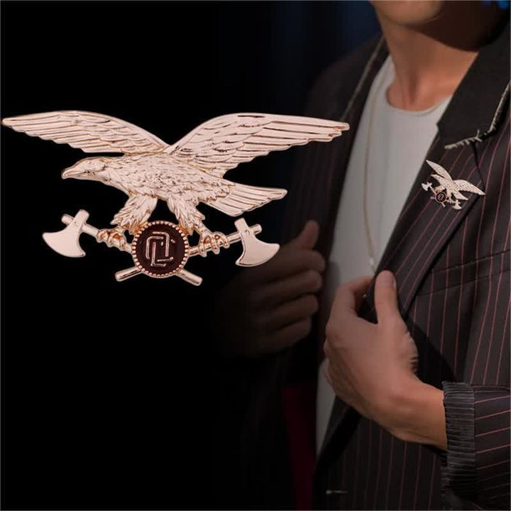 Broche de hacha con águila retro para hombre