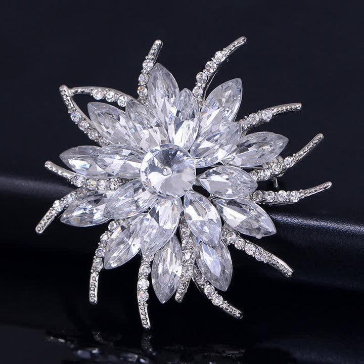 Broche clásico de cristal con forma de flor para mujer.