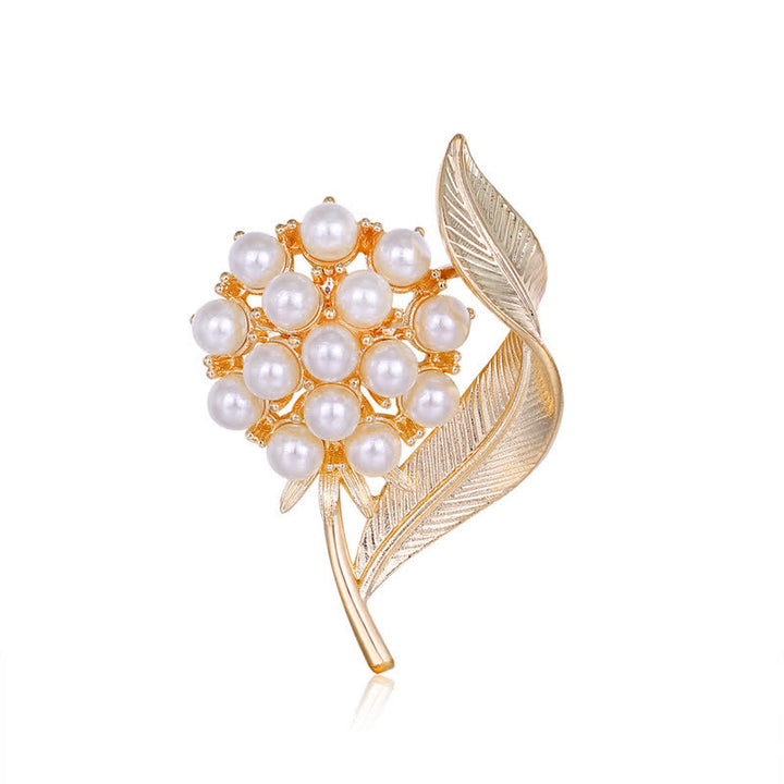 Broche de perlas con flores frescas para mujer