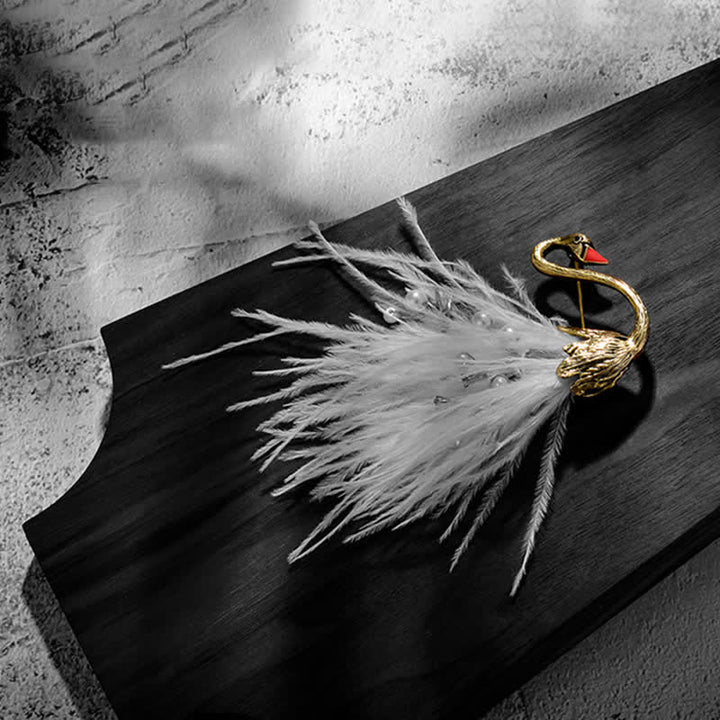Broche de plumas de cisne de peluche blanco y negro para mujer