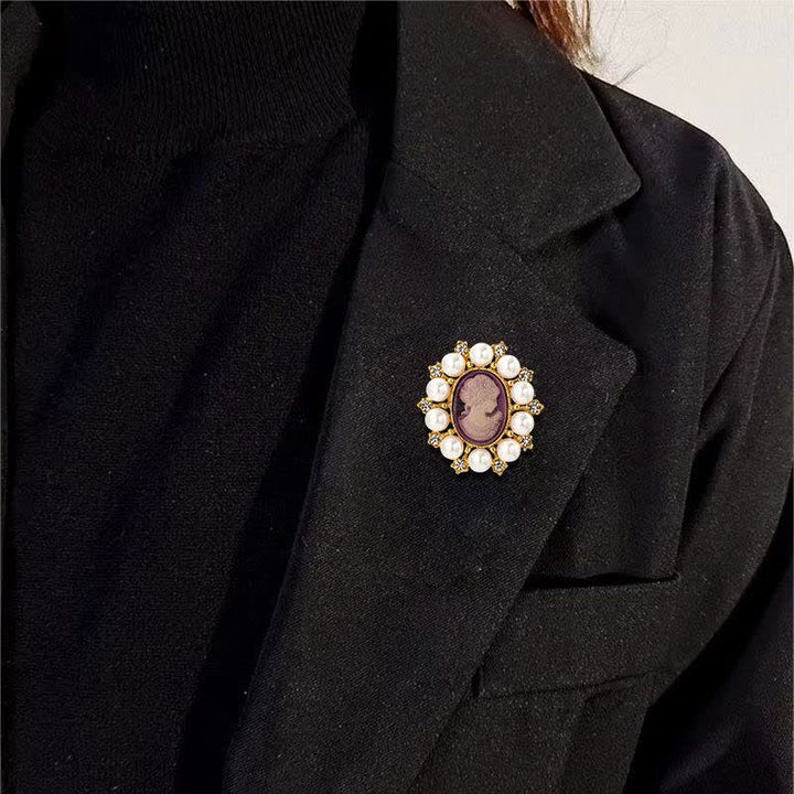 Broche de perlas de belleza con relieve de palacio para mujer