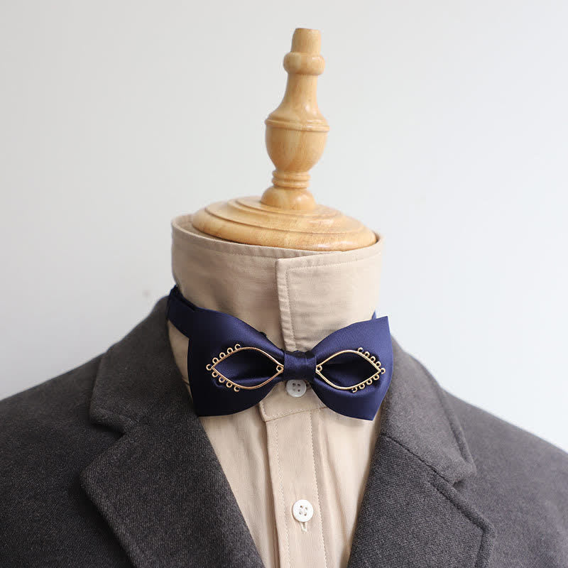 Pajarita con ojos dorados y estilo atrevido para hombre