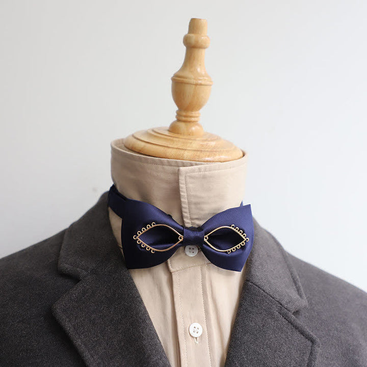 Pajarita con ojos dorados y estilo atrevido para hombre