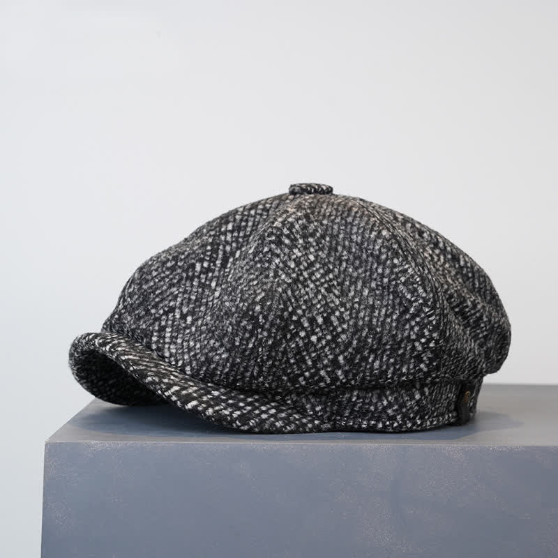 Boina octogonal de tweed con motas negras para repartidor de periódicos