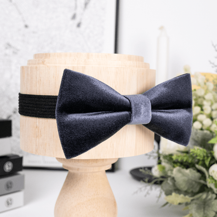 Pajarita de terciopelo de color liso gris noche para hombre