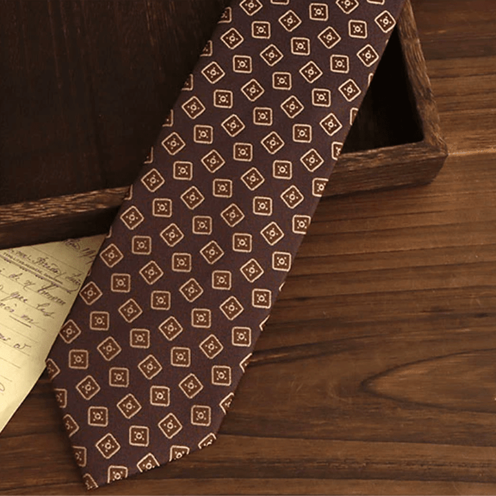 Corbata de hombre en marrón oscuro y dorado con diamantes