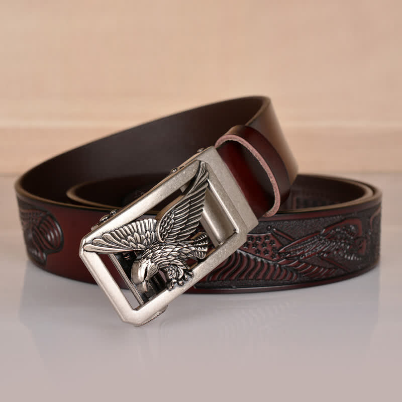 Cinturón de cuero con relieve y hebilla de águila hueca para hombre
