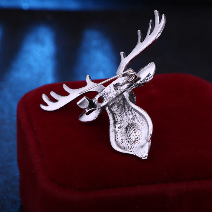 Broche de ciervo con gema azul majestuosa para hombre