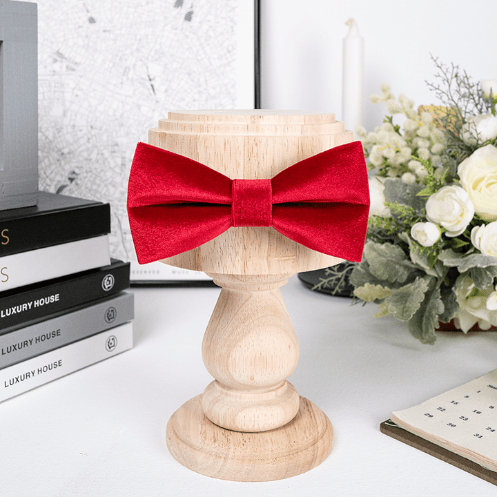 Pajarita de terciopelo de color rojo brillante y liso para hombre