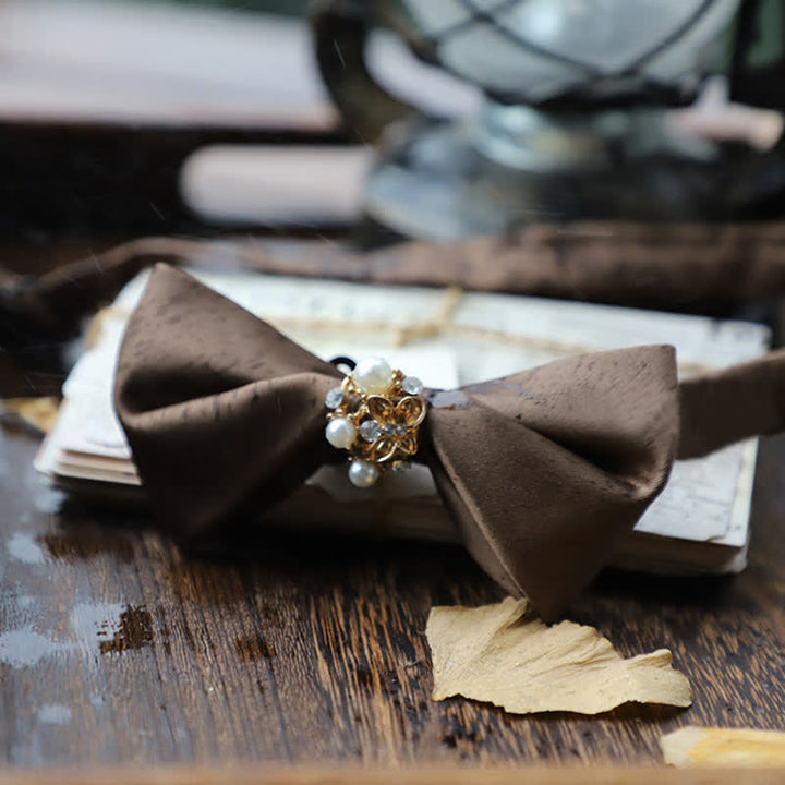 Pajarita de satén con flores y perlas para hombre