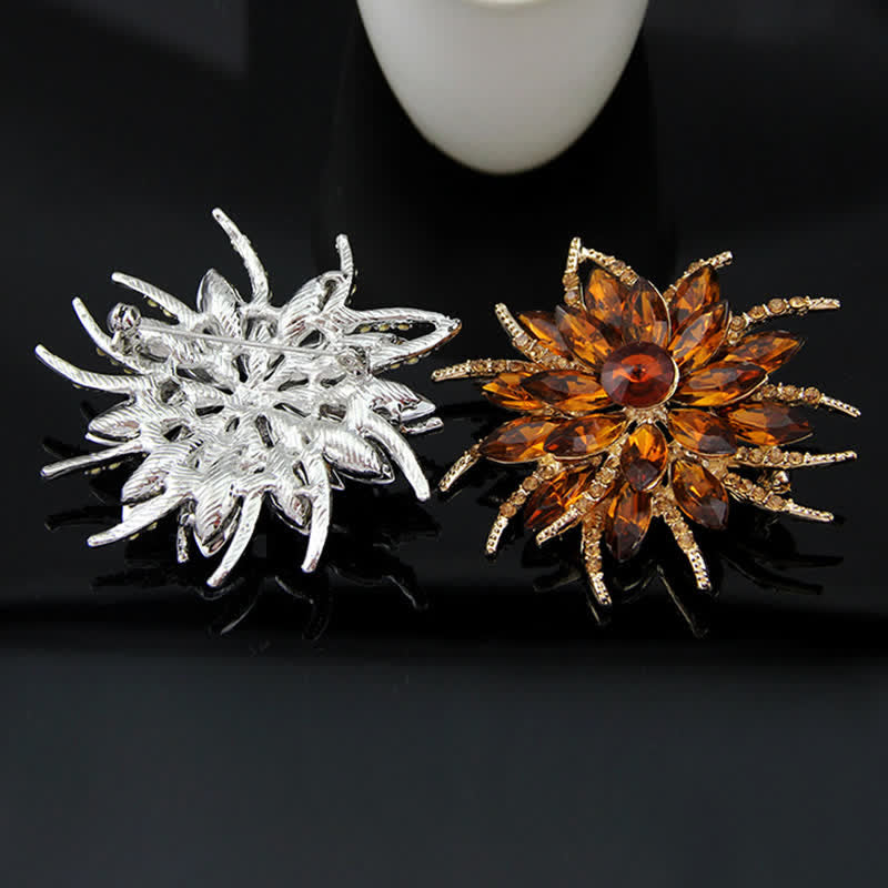 Broche clásico de cristal con forma de flor para mujer.