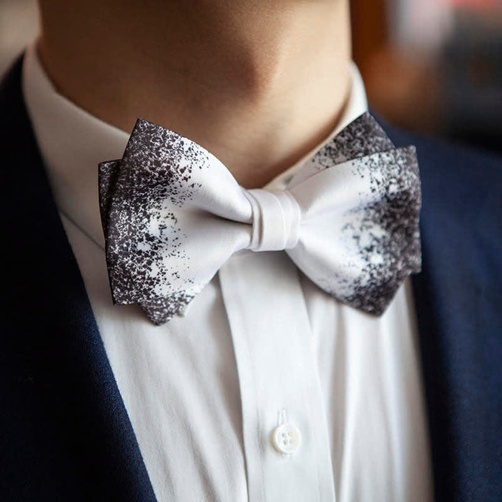 Pajarita para hombre con diseño de cielo nocturno resplandeciente en blanco y negro