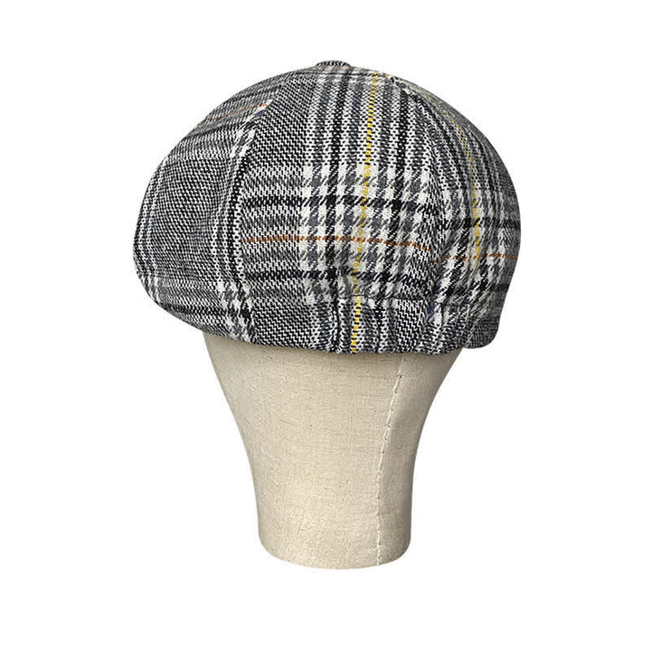 Gorra tipo boina de repartidor de periódicos con rayas amarillas y cuadros grises
