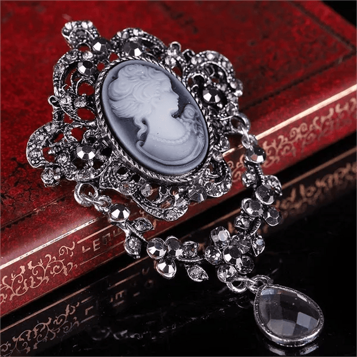 Broche de lágrima con camafeo para mujer