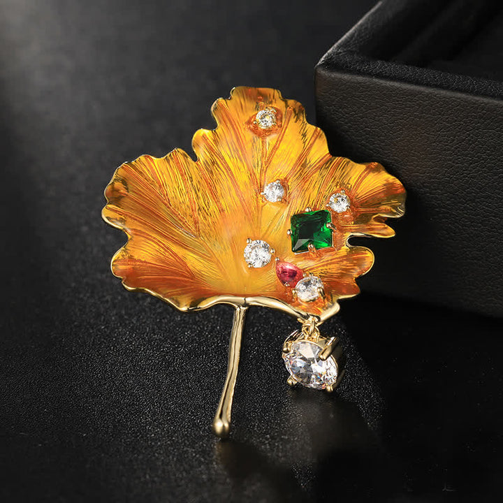 Broche de hoja de arce dorada para mujer