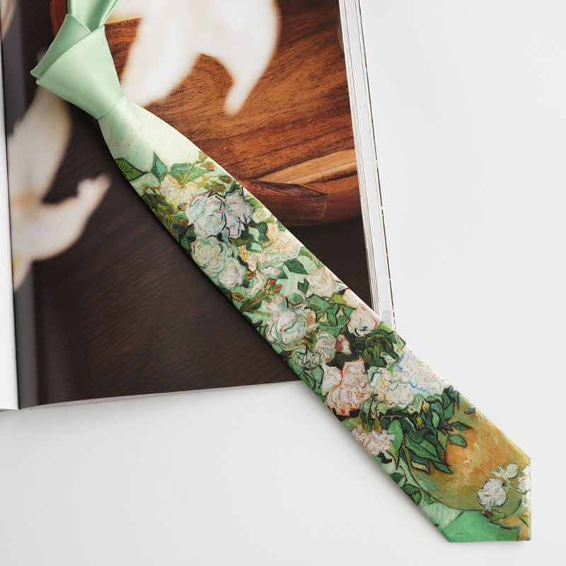 Corbata floral con rosas blancas y verde claro para hombre
