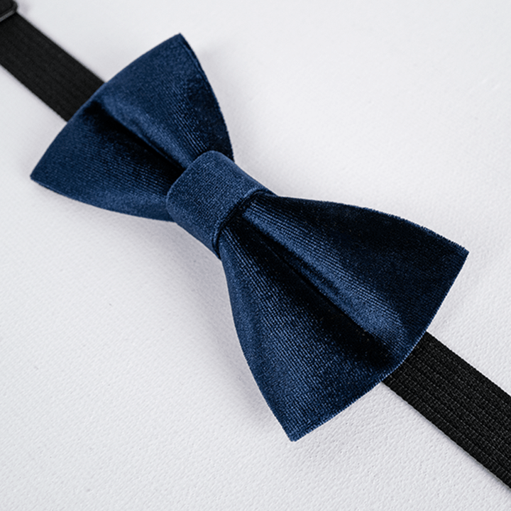 Pajarita de terciopelo de color azul marino liso para hombre