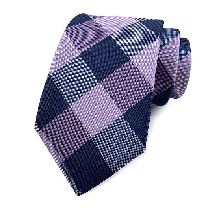 Traje de esmoquin ajustado para hombre con corbata a cuadros