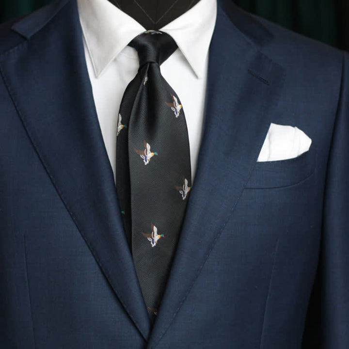 Corbata de rayas con motivos animales repetidos para hombre