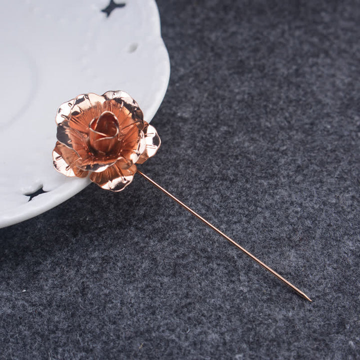 Broche de metal con forma de rosa para hombre