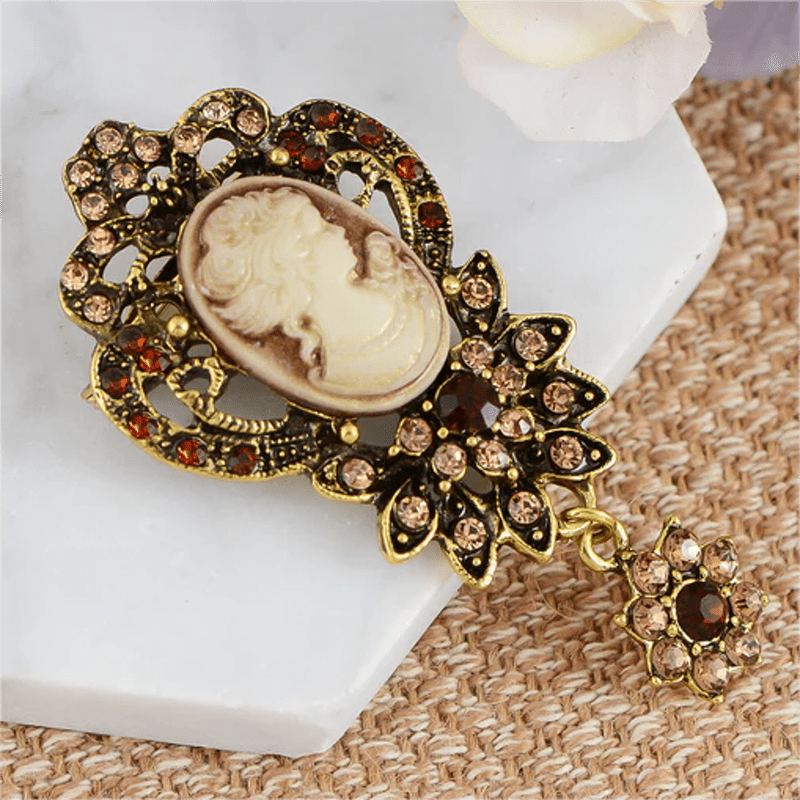 Broche de flores con camafeo antiguo para mujer
