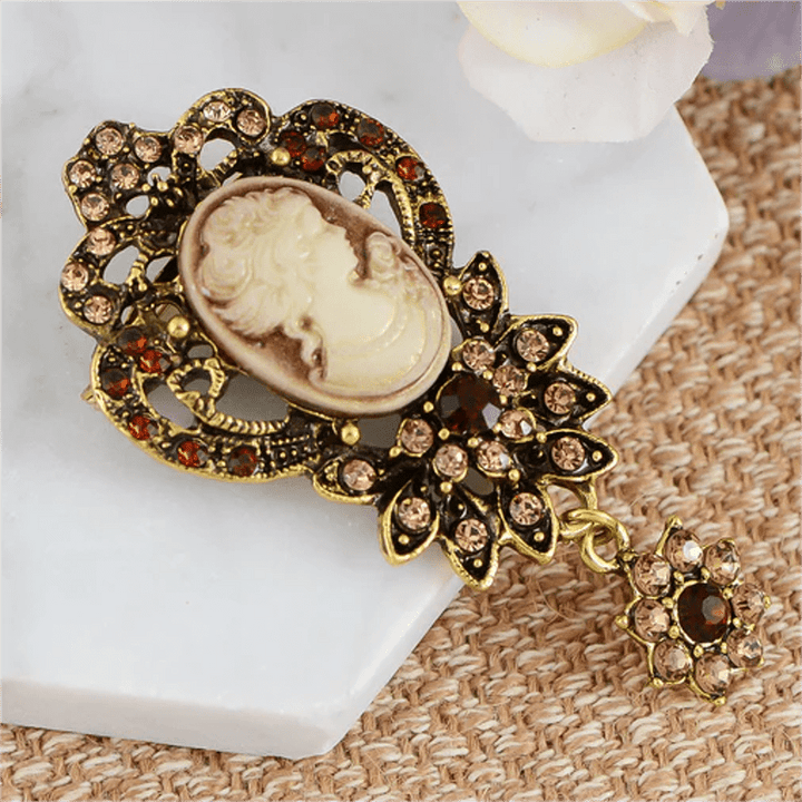 Broche de flores con camafeo antiguo para mujer