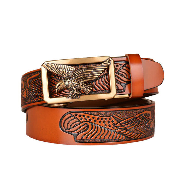 Cinturón de cuero con relieve y hebilla de águila hueca para hombre