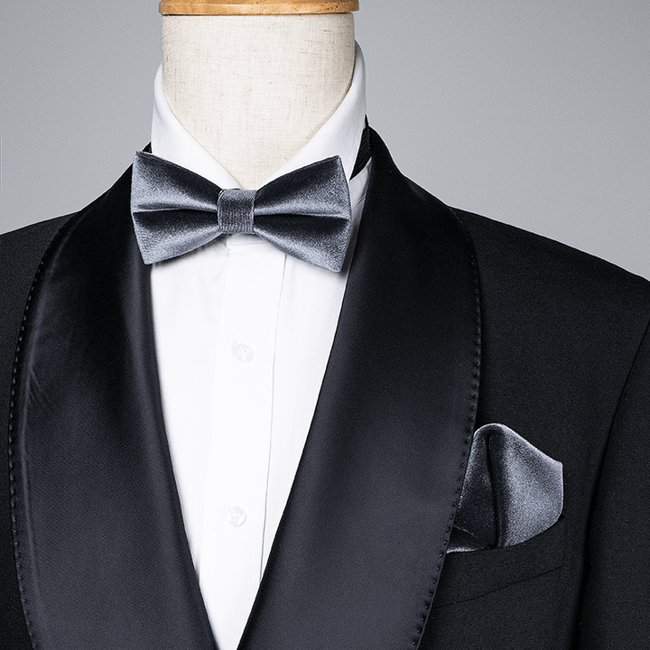Pajarita de terciopelo de color liso gris carbón para hombre