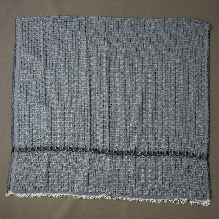 Bufanda con borlas y cuadros arrugados para hombre