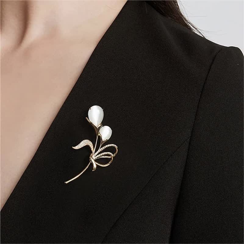 Broche de tulipán con perlas para mujer