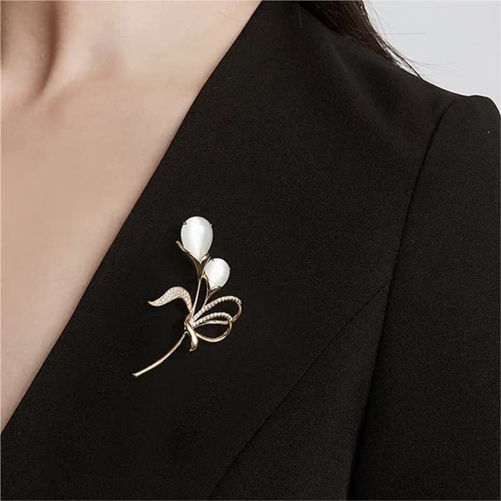 Broche de tulipán con perlas para mujer