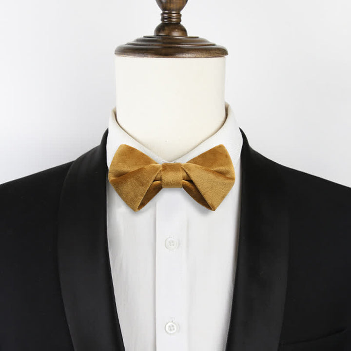 Pajarita de terciopelo con diseño retorcido y estiloso para hombre