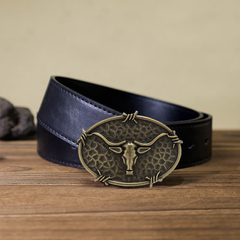 Cinturón de cuero con hebilla martillada y diseño de cabeza de toro de vaquero para hombre