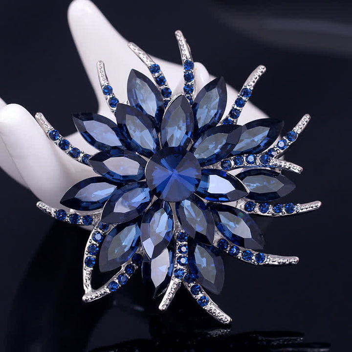 Broche clásico de cristal con forma de flor para mujer.