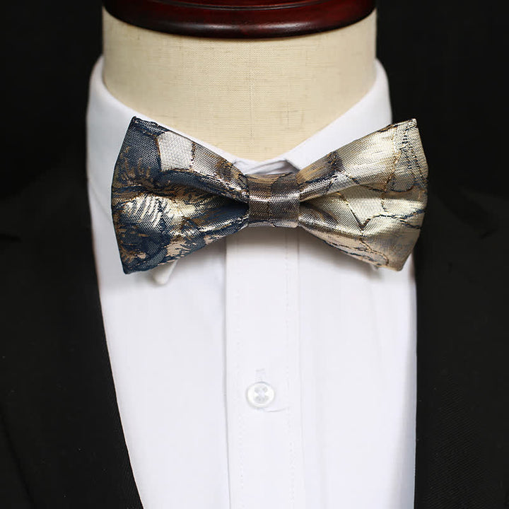 Pajarita con flores azules y doradas brillantes para hombre
