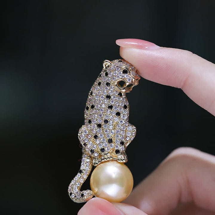 Broche de perlas con forma de pantera jaguar para hombre