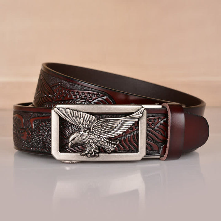 Cinturón de cuero con relieve y hebilla de águila hueca para hombre
